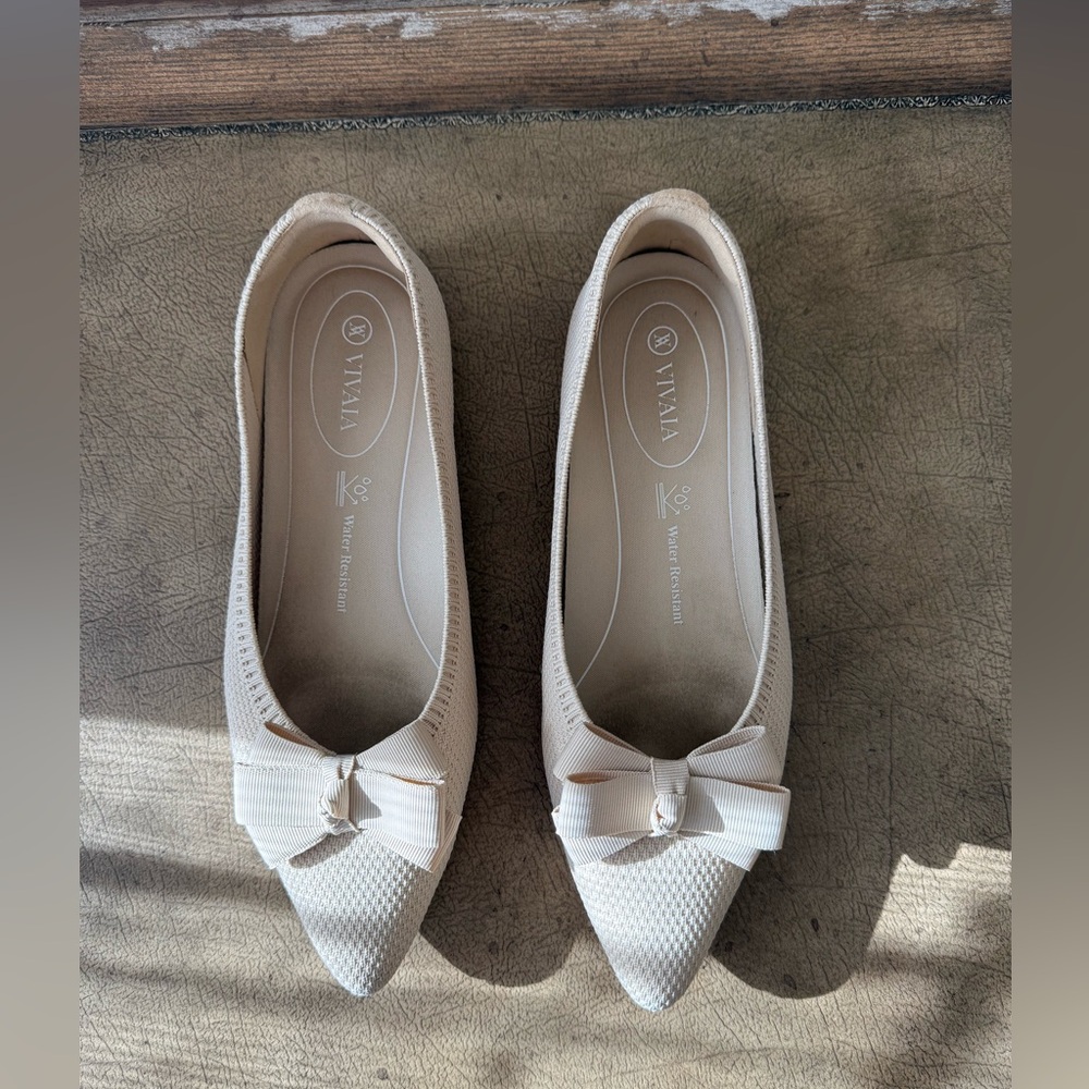 VIVAIA Cream Pointed Toe Flats w/ Removable Bows